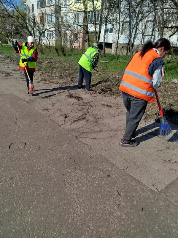 Юрий Будрин: Сегодня, 07 августа 2025 года, по поручению Главы Республики Дениса Пушилина, в рамках проекта «Городская среда», реализуемого Единой Россией работники общеобразовательных учреждений, предприятий и жители...