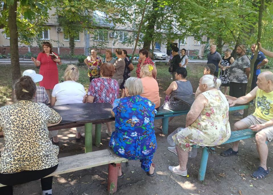 Наталья Бегуненко: В Петровском районе по проекту «УПРАВДОМ» партииЕДИНАЯ РОССИЯ состоялась встреча директора МУП АГОД «Управляющая компания Петровского района» Натальи Передерий и жителей многоквартирного жилого дома по...