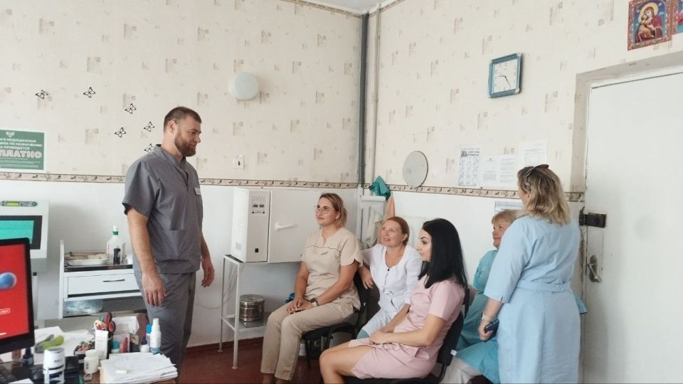 4 августа депутат Старобешевского муниципального совета Евгений Балабанов провел встречу с работниками ГБУ ДНР "Старобешевская ЦРБ"