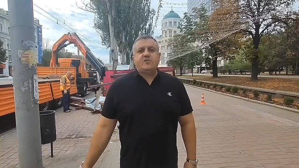 Алексей Кулемзин: В центре Донецка начался демонтаж остановки «пр. Гурова»