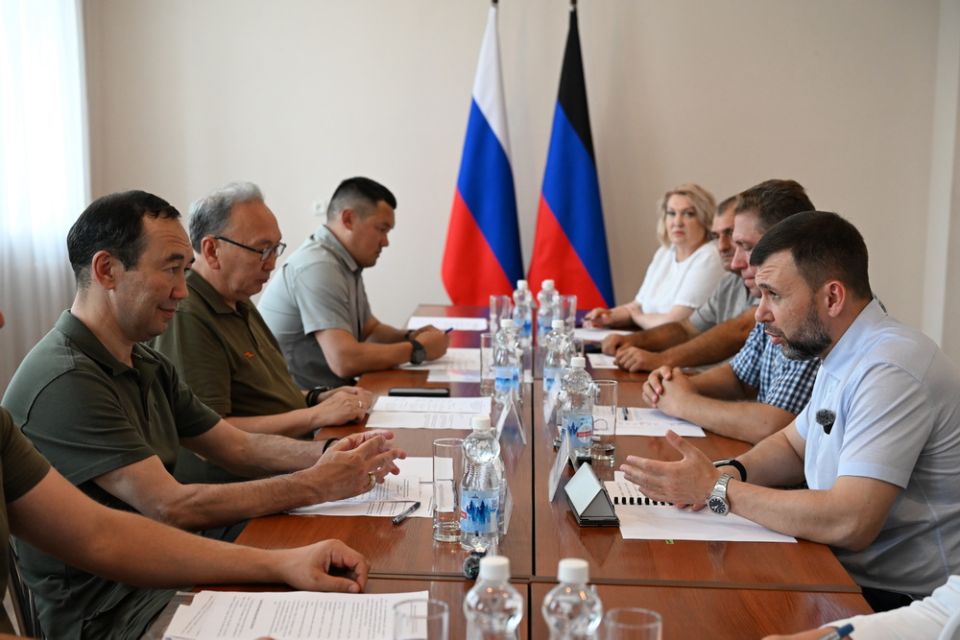 Денис Пушилин и Айсен Николаев сверили планы восстановления городского округа Докучаевск