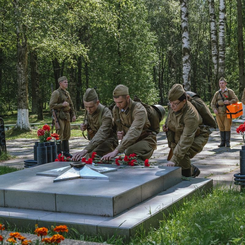 Дети из пяти регионов России приняли участие в Марше памяти, посвященном подвигу защитников Ленинграда