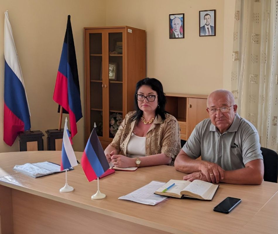 Наталья Бегуненко: Сегодня, 11 августа, первый заместитель руководителя Управы Петровского внутригородского района Администрации городского округа Донецк Юрий Плахутин провел рабочее совещание, в котором приняли участие...