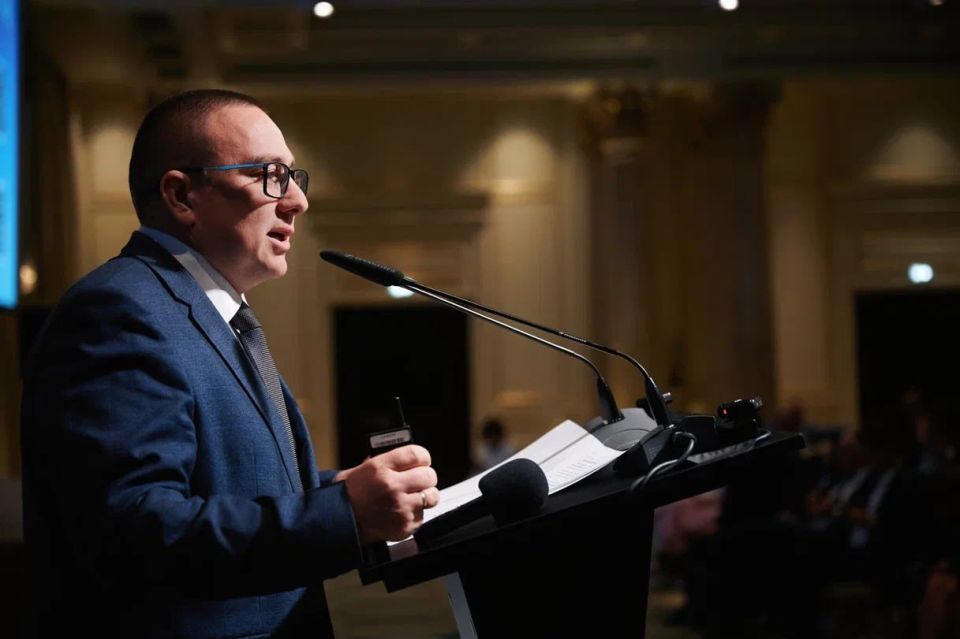 Андрей Крамар: Аккурат под конец июля одним днем (не считая двух бессонных ночей за рулем по трассе) побывал в Москве по приглашению Ассоциации предпринимателей по развитию бизнес-патриотизма «АВАНТИ» – выступал перед...