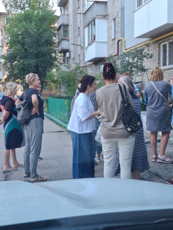 По поручению Главы Донецкой Народной Республики сегодня провела встречу по адресу ул.Армавирская, 15Б с жителями Пролетарского района