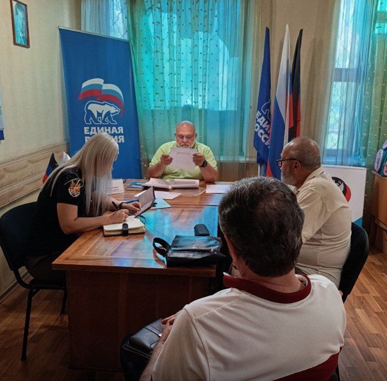 Валентин Левченко: Сегодня, в общественной приемной партии "Единая Россия" Киевского района г.Донецка, депутат Народного Совета ДНР Юрий Сивоконенко провел прием граждан