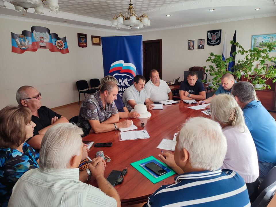 Юрий Будрин: Сегодня, 12 августа 2025 года, в рамках партийного проекта "Школа ЖКХ", реализуемого Единой Россией, в Управе Кировского внутригородского района Администрации городского округа Донецк ДНР Алексей Дмитрюк провел...