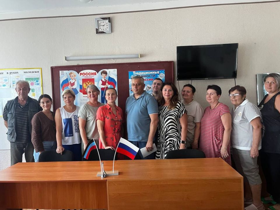 Юрий Будрин: Сегодня,12.08.2025 года, по поручению Главы Республики Дениса Пушилина, в Кировском районе города Донецка прошла встреча с трудовым коллективом ГБОУ "Школа № 89 г. о. Донецк".