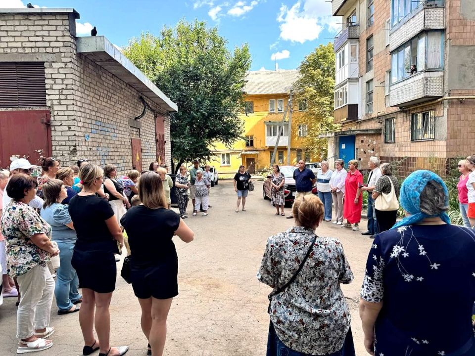 Елена Рязанцева: Великая сила России – в её народе! И когда представители власти выходят из кабинетов, чтобы лично встретиться с жителями домов, услышать их голоса и вникнуть в их чаяния – это не просто диалог, а живая связь...