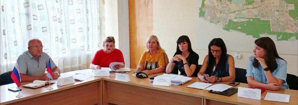 Наталья Бегуненко: В Управе Петровского внутригородского района Администрации городского округа Донецк прошло заседание Комиссии по делам несовершеннолетних и защите их прав