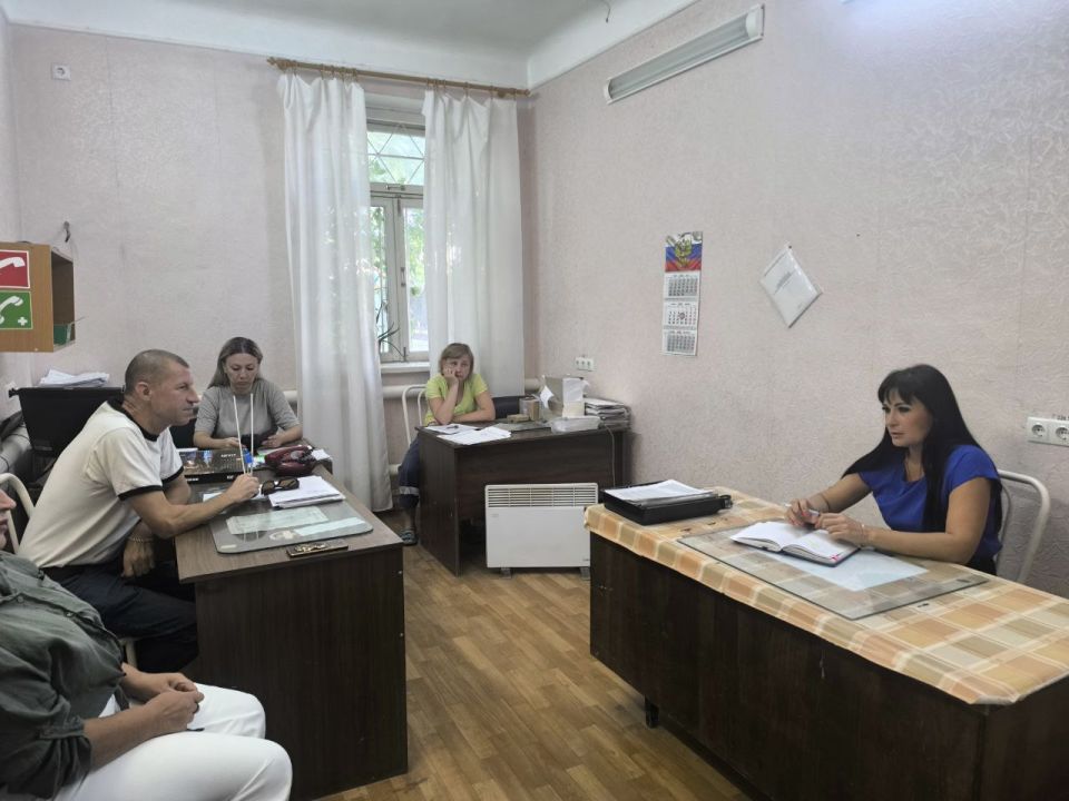 14 августа депутат Старобешевского муниципального совета Виктория Эрмитали провела встречу с трудовым коллективом Филиала № 6 "Комсомольское рудоуправление" ООО "ЮГКМ-Донецк"