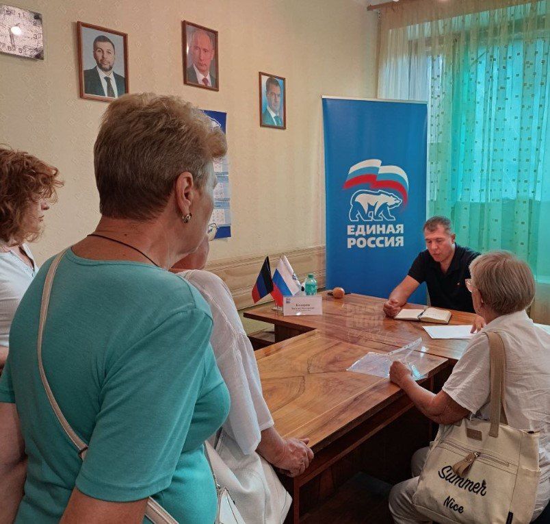 Валентин Левченко: Сегодня, в общественной приемной партии "Единая Россия" Киевского района города Донецка, депутат Донецкого городского совета Виталий Калараш провел прием граждан