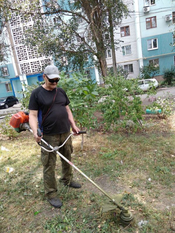 Юрий Будрин: Сегодня, 14 августа 2025 года, по поручению Главы Республики Дениса Пушилина, в рамках проекта «Городская среда», реализуемого Единой Россией работники предприятий Кировского района приняли участие в...