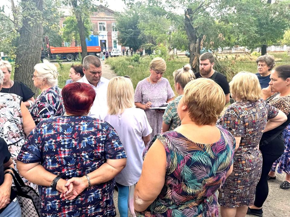 Елена Рязанцева: По поручению Главы Донецкой Народной Республики Дениса Пушилина в Пролетарском районе продолжаются встречи во дворах