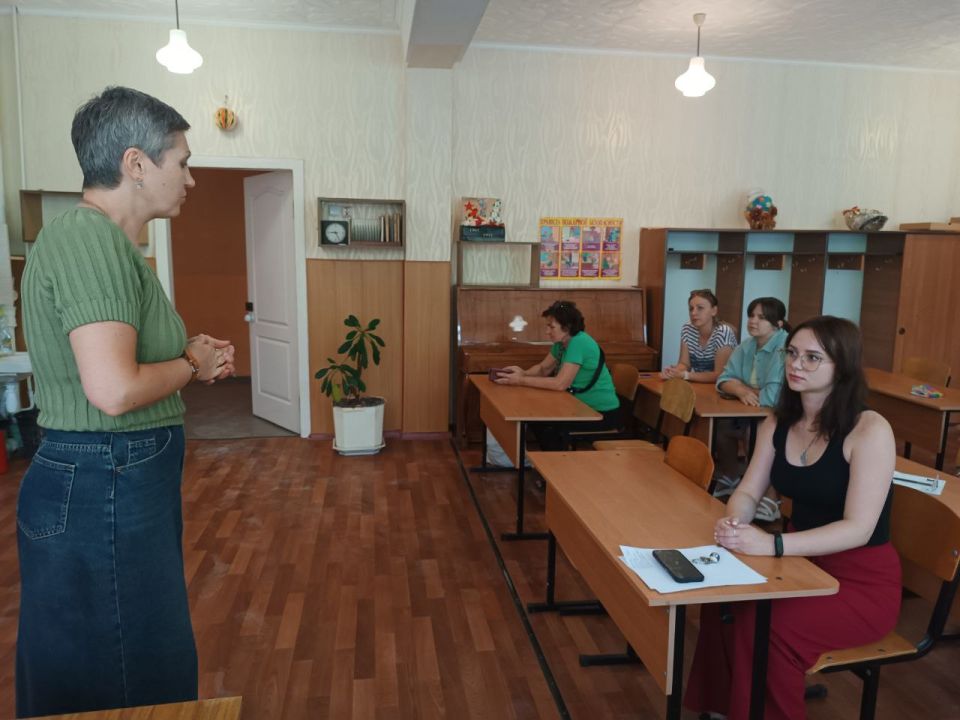 Иван Адамец: Елена Строганова провела встречу с работниками образования Куйбышевского района для обсуждения актуальных вопросов