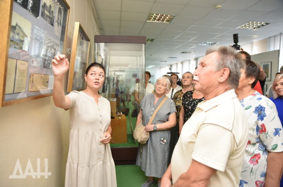 Памяти эпохи: в Донецке открылась выставка к 105-летию Владимира Дегтярева