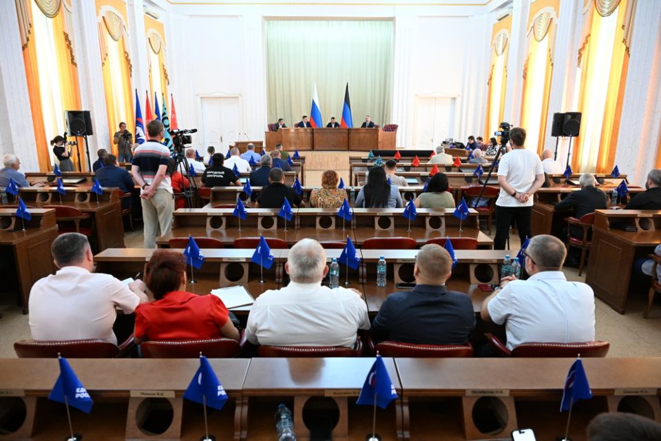 Денис Пушилин поручил депутатам Народного Совета усилить коммуникацию с жителями Республики по вопросам водоснабжения