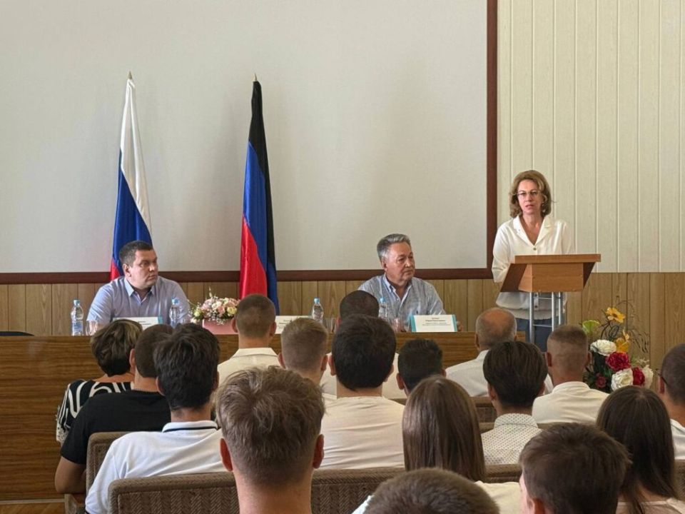 Лариса Толстыкина встретились со студентами и трудовым коллективом Донецкого транспортно-технологического колледжа