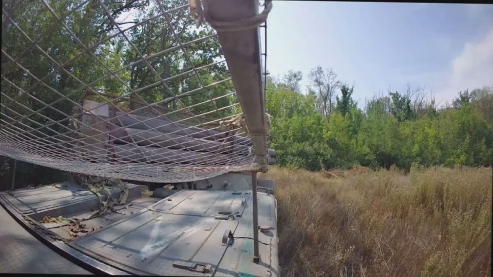 Сергей Зенин: На Южно-Донецком направлении, в районе населённого пункта Камышеваха ДНР, расчёт реактивной системы залпового огня «Ураган» 29-й общевойсковой армии группировки войск «Восток» нанёс прицельный удар по...