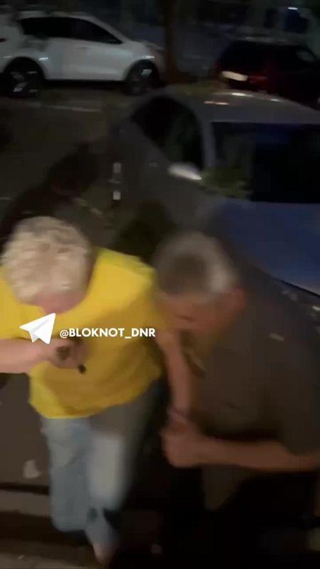 ВСУ обстреляли многоэтажный домом в Киевском районе Донецка