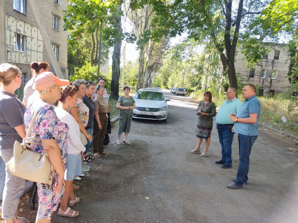 Юрий Будрин: Сегодня, 15 августа 2025 года, по поручению Главы Республики Дениса Пушилина, в рамках проекта "Управдом", реализуемого Единой Россией руководитель Управы Кировского внутригородского района Администрации...