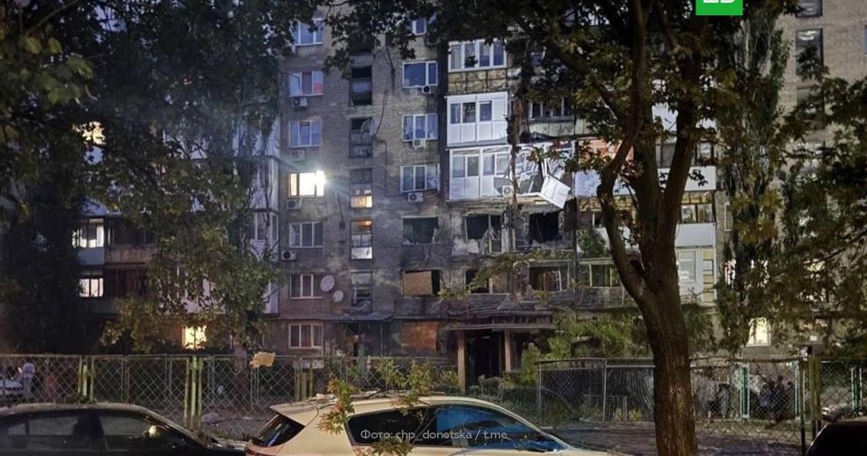 Снаряд попал в многоквартирный дом в Донецке