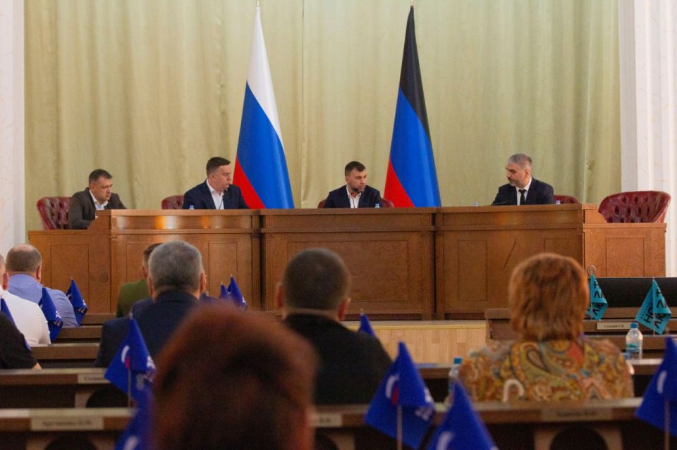 Константин Кузьмин: Сегодня Глава Донецкой Народной Республики Денис Пушилин провел совещание с депутатским корпусом Народного Совета ДНР