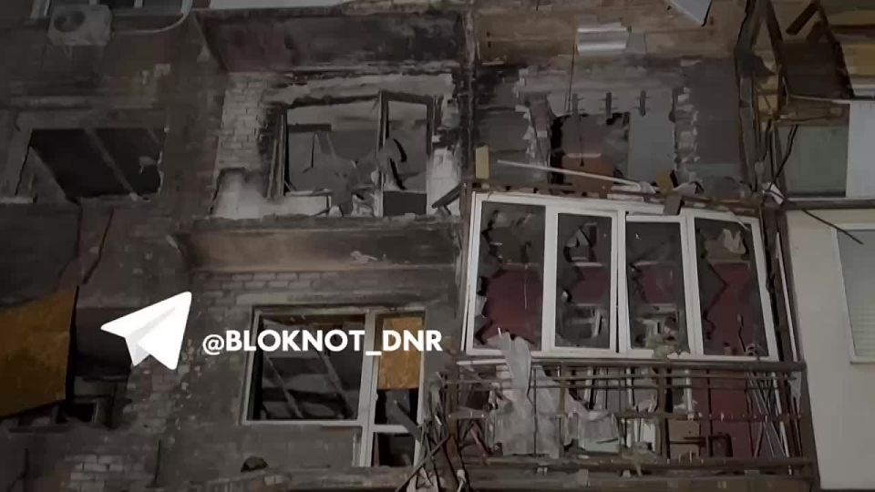 В Киевском районе Донецка продолжают доставать людей из-под завалов