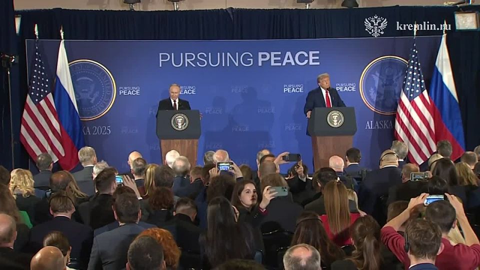 Полное видео выступления Владимира Путина на пресс-конференции с Дональдом Трампом публикует Кремль