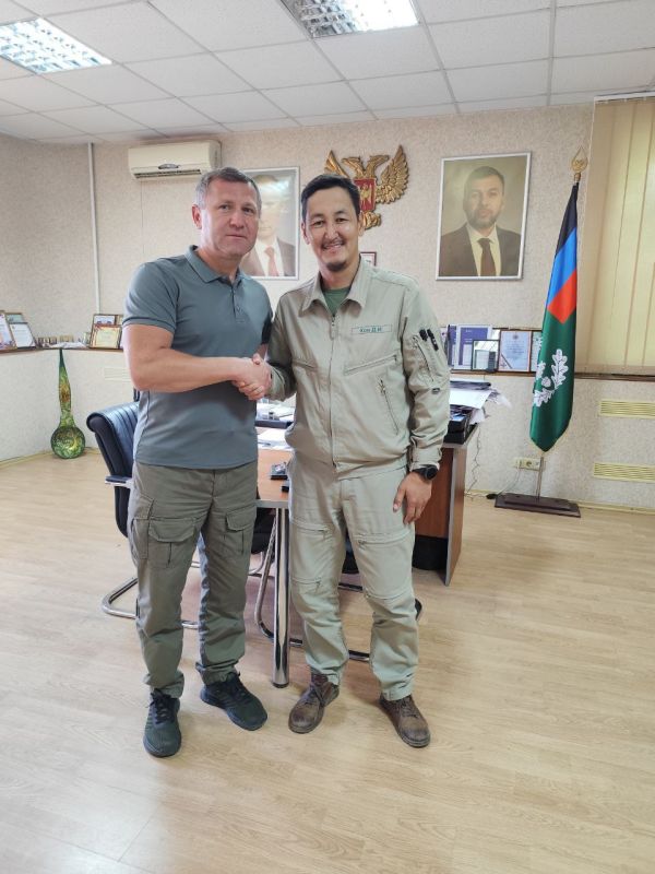 Министр природных ресурсов и экологии Алексей Шебалков обсудил с замминистра экологии, природопользования и лесного хозяйства Республики Саха (Якутия) Джулустаном Хоном вопросы лесовосстановления