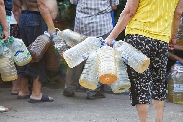 Военкор Стешин получил редкое заболевание глаз после душа из ведра в Донецке