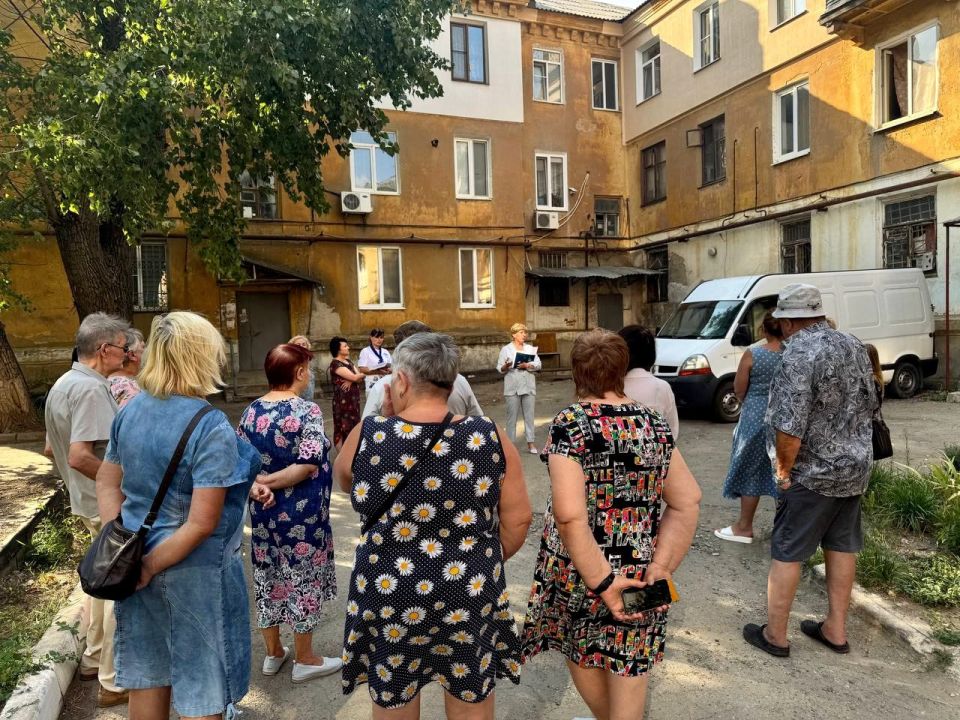 Елена Рязанцева: Сегодня в рамках поручения Главы Донецкой Народной Республики Дениса Пушилина состоялась рабочая встреча с жителями улицы Большая Магистральная