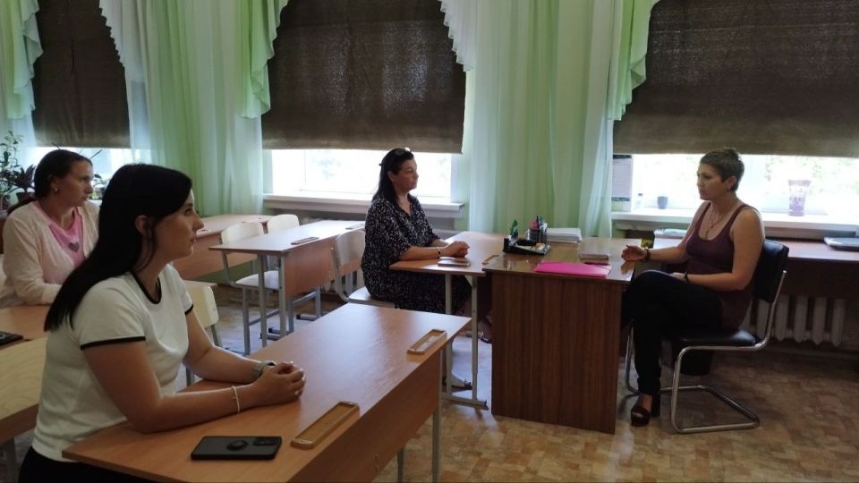 Иван Адамец: В Куйбышевском районе Елена Строганова провела встречу с работниками образования, посвященную актуальным вопросам