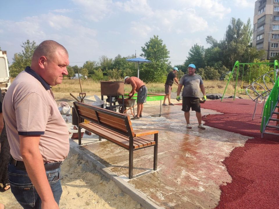 Юрий Будрин: Сегодня, 18 августа 2025 года, руководитель Управы Кировского внутригородского района Администрации городского округа Донецк ДНР Алексей Дмитрюк выехал по адресу: улица Н. Островского, 8А, по вопросу подготовки...