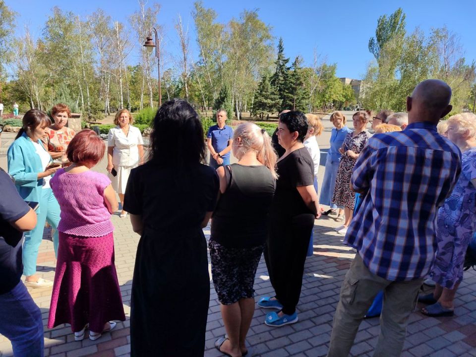 Сегодня, 19 августа, по поручению Главы ДНР Дениса Пушилина, Руководитель Управы Калининского внутригородского района Администрации городского округа Донецк Елена Синецкая провела очередную встречу с жителями района на...