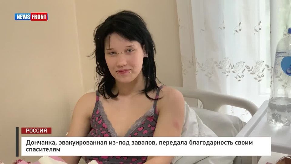Георгий Медведев: Дончанка, которую спасли из-под завалов многоквартирного дома после обстрела Киевского района Донецка, передала благодарность в адрес своих спасителей
