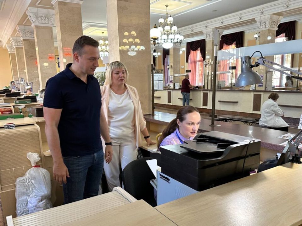 Вице-премьер Владимир Ежиков встретился с коллективом “Почты Донбасса”