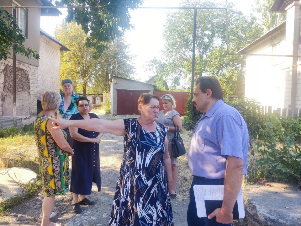 Юрий Будрин: Сегодня, 20 августа 2025 года, по поручению Главы Республики Дениса Пушилина, в Кировском районе города Донецка заместитель руководителя Управы Александр Дёмин провел встречу с жителями по адресу: ул. Кирова, 200