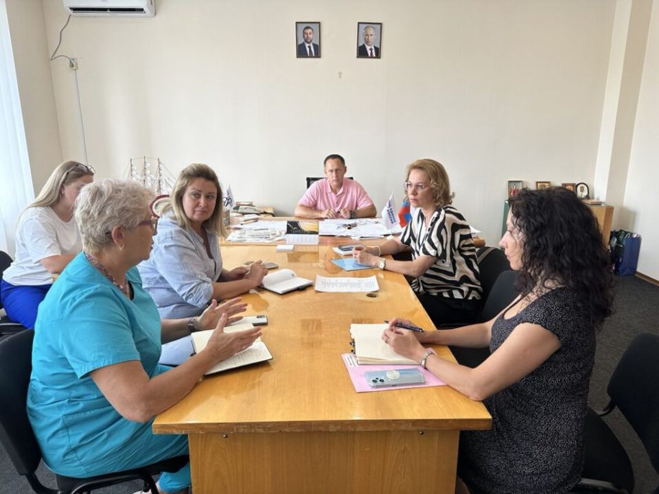 Вице-премьер Лариса Толстыкина приняла участие в работе муниципального штаба по здравоохранению в Ясиноватой