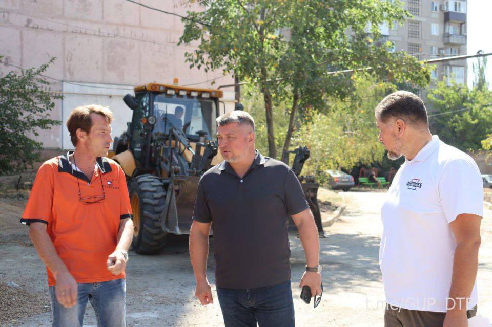 СЕРГЕЙ ПОЛХОВ ПРОИНСПЕКТИРОВАЛ ХОД РАБОТ НА СЕТЯХ ТЕПЛОСНАБЖЕНИЯ В ЛЕНИНСКОМ РАЙОНЕ ДОНЕЦКА