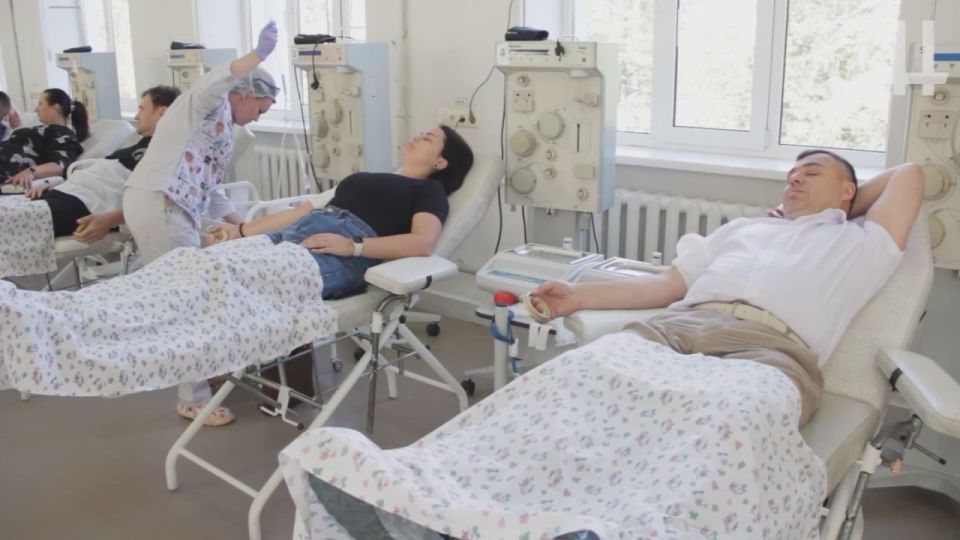 Малькевич и активисты из Питера и ДНР провели в Донецке «флешмоб здорового человека»