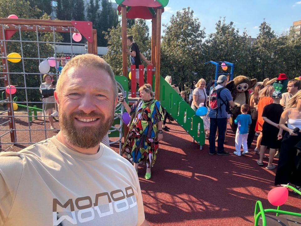 Малькевич на свой день рождения подарил детскую площадку Донецку