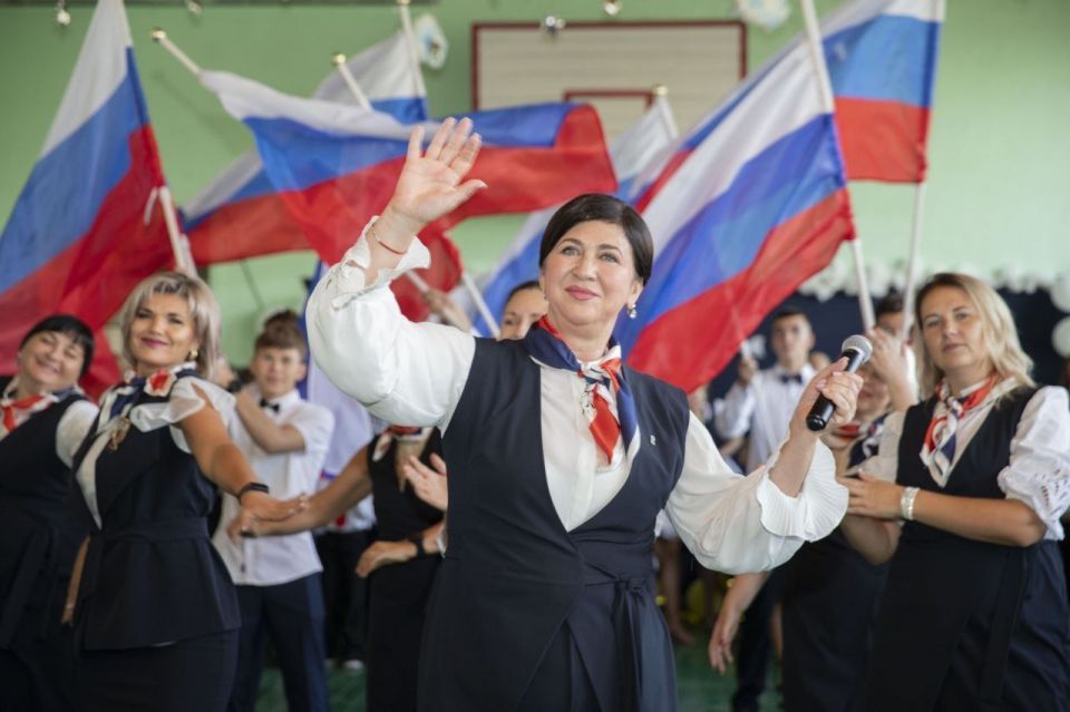 Альбина Афенченко: Сегодня мы отмечаем день государственного флага Российской Федерации — символа нашей страны, ее независимости и единства