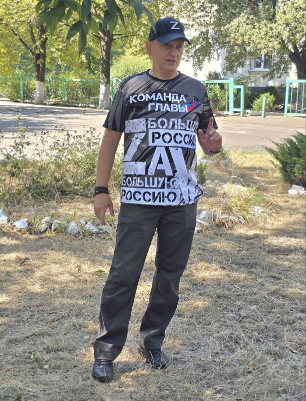 Дмитрий Огилец: По поручению Главы Донецкой Народной Республики провел сход граждан в поселке Пролетарское Муниципального округа Макеевка на улице Школьной