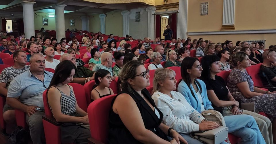 Концерт, посвященный Дню Государственного флага Российской Федерации в Харцызске