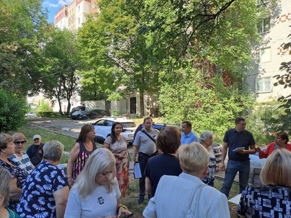 Михаил Меренков: 27 августа заместитель руководителя Управы Буденновского внутригородского района Олег Ефремов провёл встречу жителями на подведомственной территории Буденновского внутригородского района по улице 230-й...