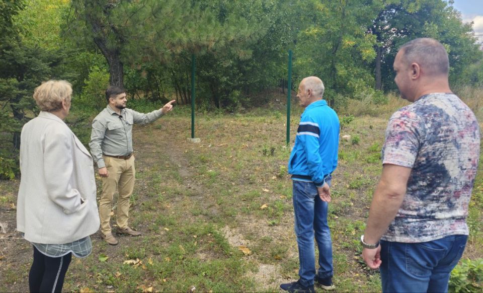 Председатель #Комитет_по_транспорту_и_связи Тимур Дьяченко (фракция «Единая Россия») провел встречу с трудовым коллективом предприятия, которое находится по улице Шахтная в Пролетарском районе Донецка