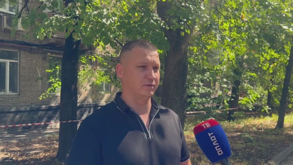 По поручению Главы ДНР Дениса Пушилина коммунальщики активизировали работу по ремонту кровель