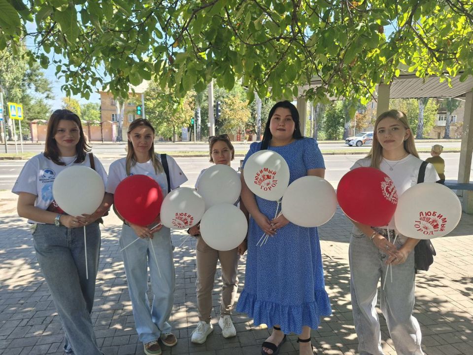 Валентин Левченко: В преддверии Дня города в сквере им. Арсена Павлова сотрудники Управы создают праздничное настроение детям и взрослым!