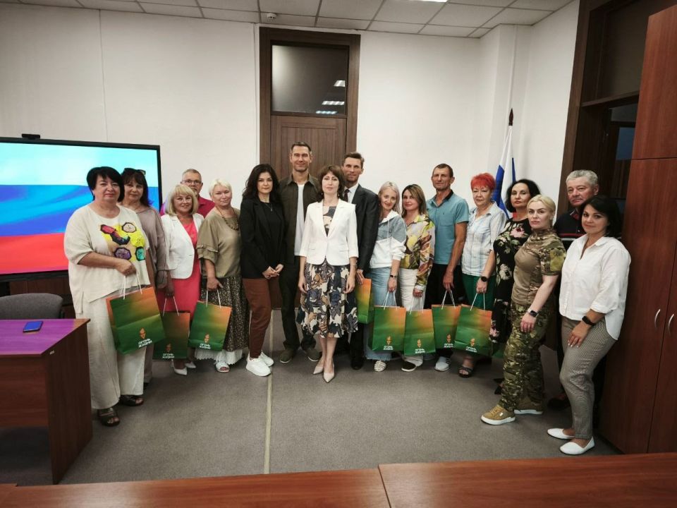 Торжественное вручение уникальных интерактивных электронных изданий (ИЭИ) по музыке прошло в Донецке